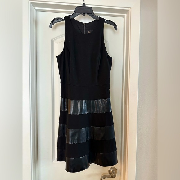 NWT Laundry by Shelli Segal Black A-Line Dress w Black Leather Stripe Detailing - Picture 1 of 2